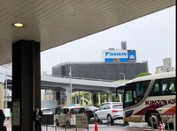 新大阪駅正面出口からも和らぎ治療室に行けます。